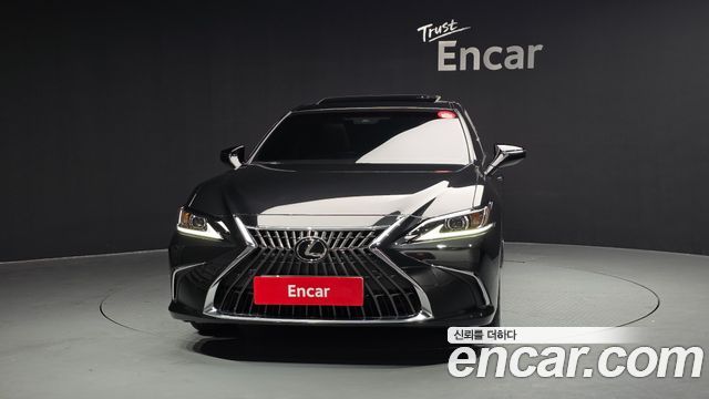 Лексус ES300h 2023 — миниатюра 3
