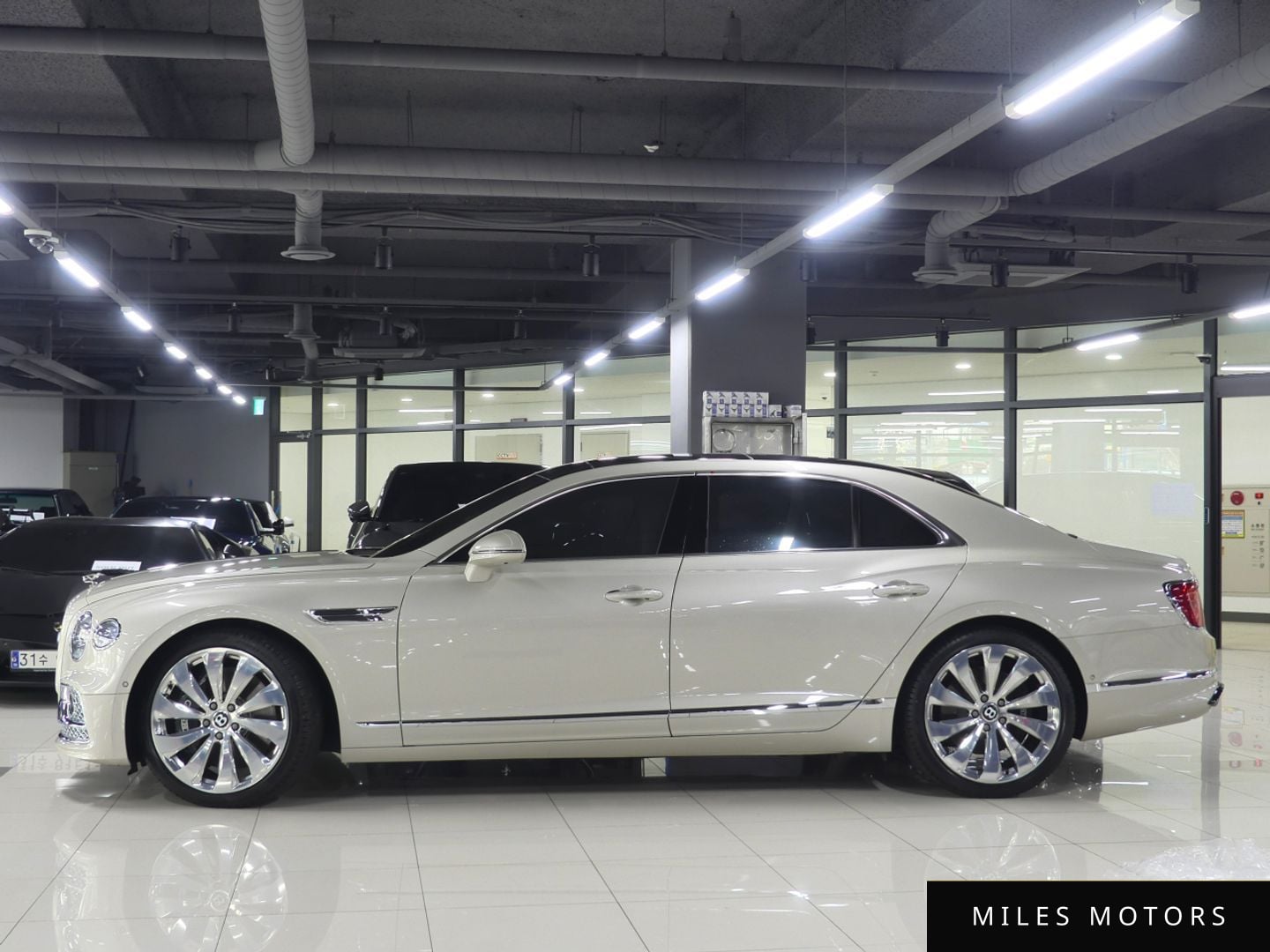 Bentley Flying Spur 2021 — миниатюра 2