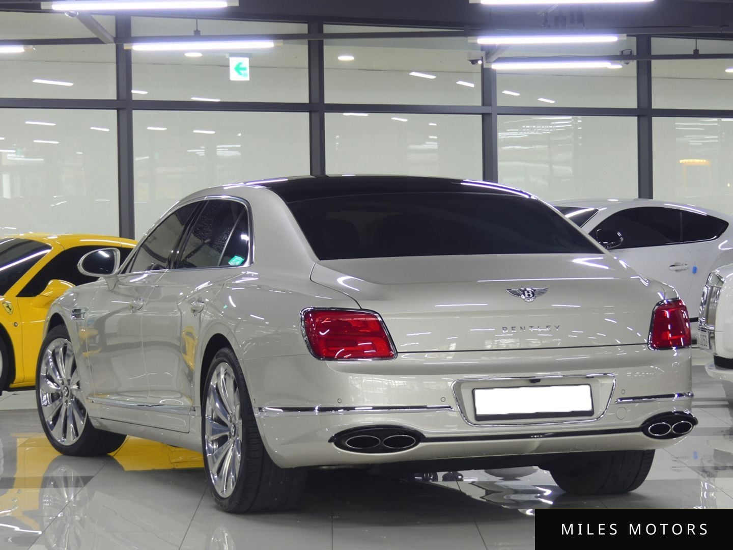 Bentley Flying Spur 2021 — миниатюра 3