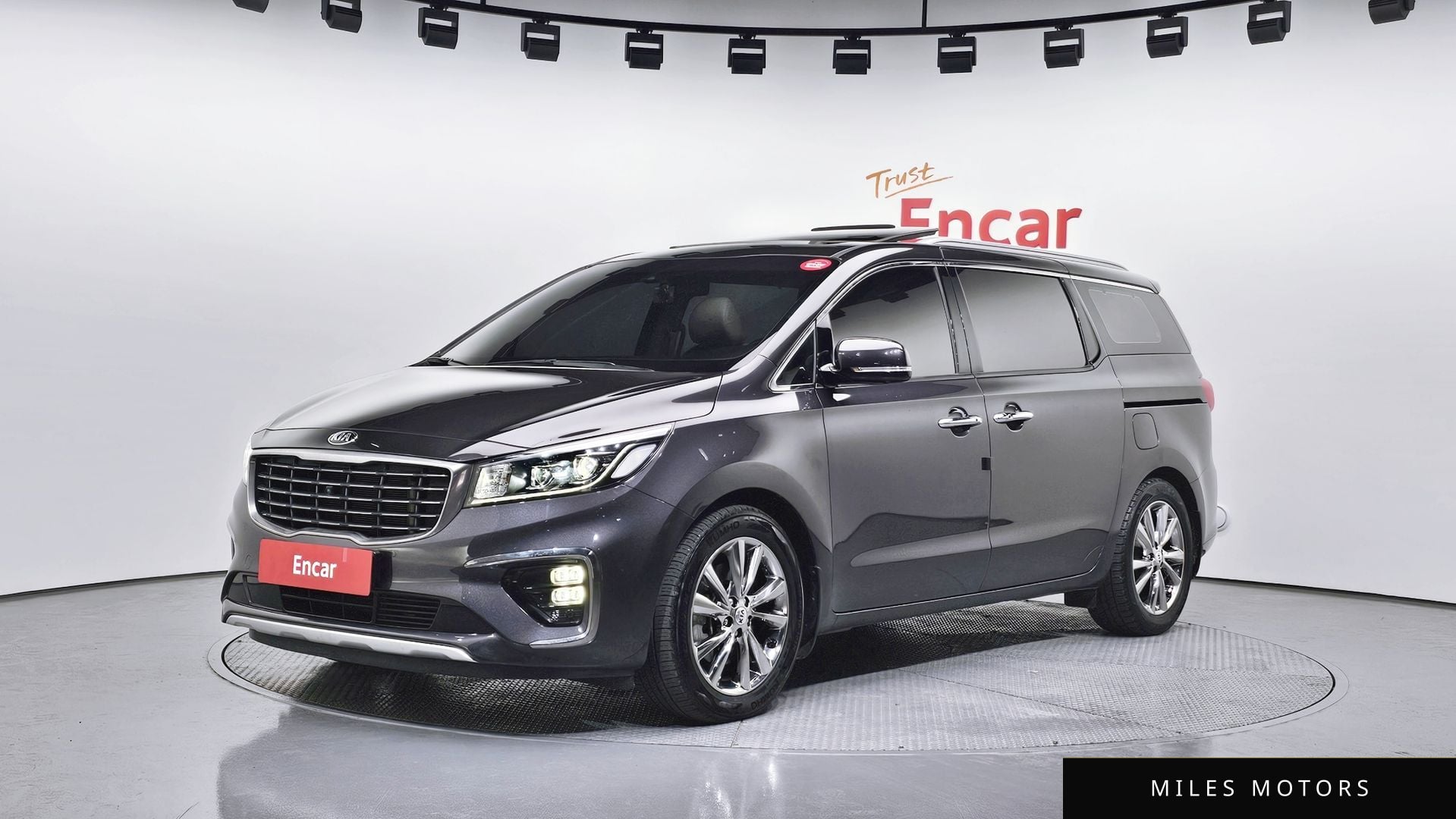 Kia Canival 2020 — фото 1 из 12
