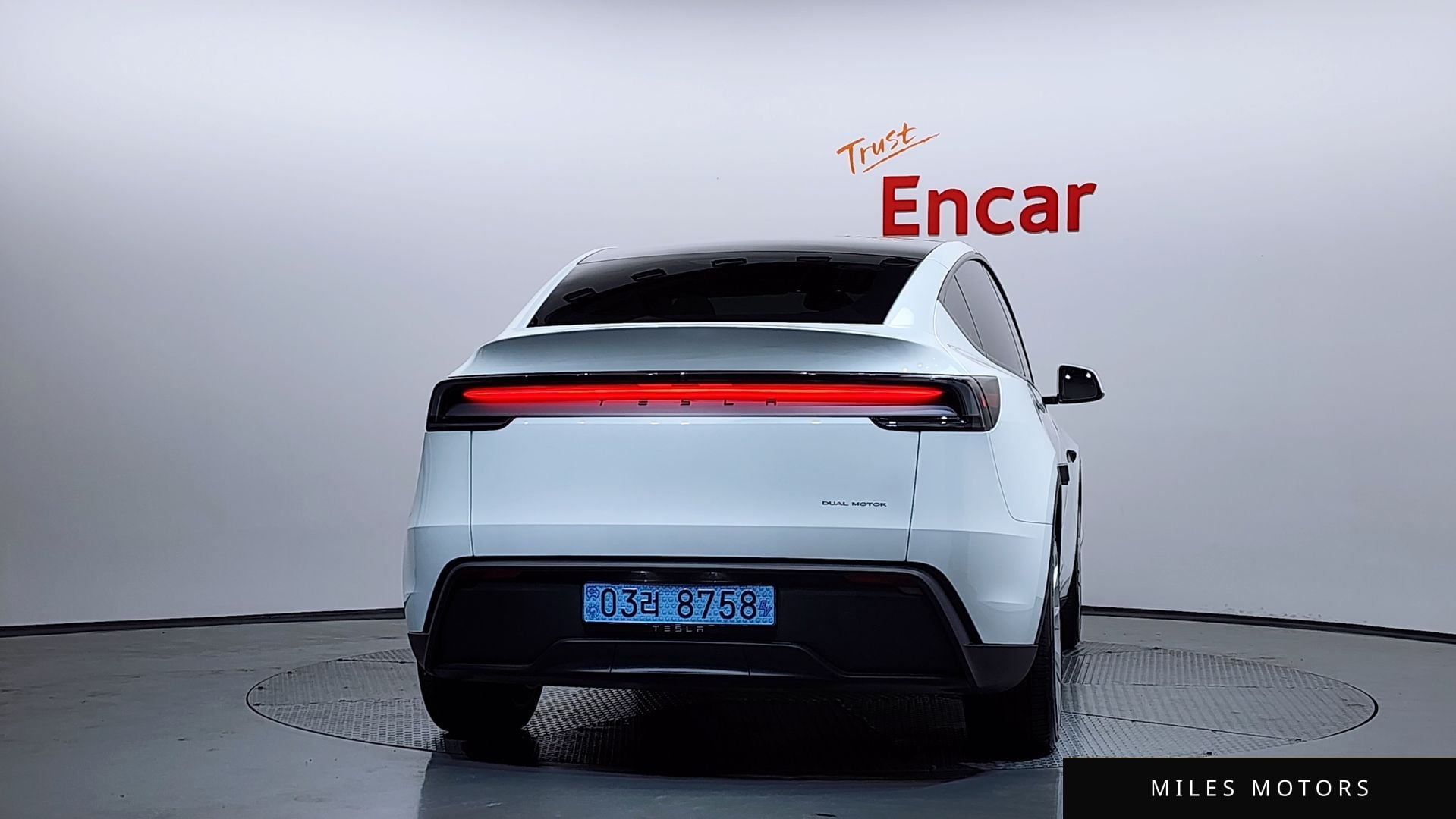 Tesla Model Y 2025 — миниатюра 4