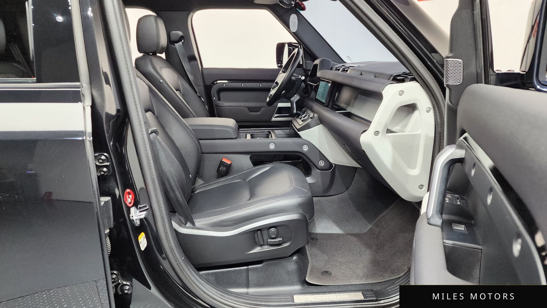 Land Rover 디펜더 (L663) 2023 — миниатюра 11
