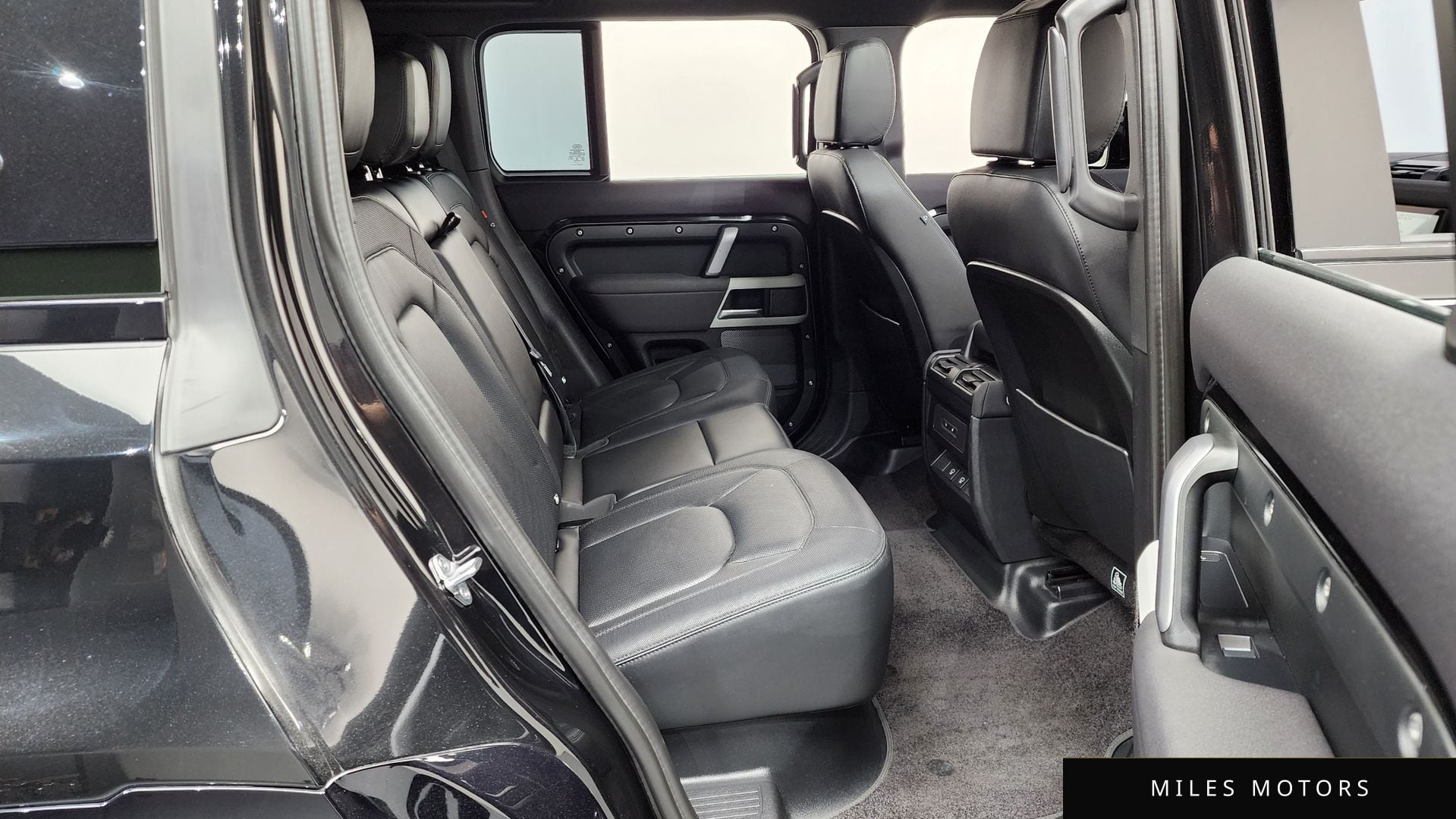 Land Rover 디펜더 (L663) 2023 — миниатюра 12