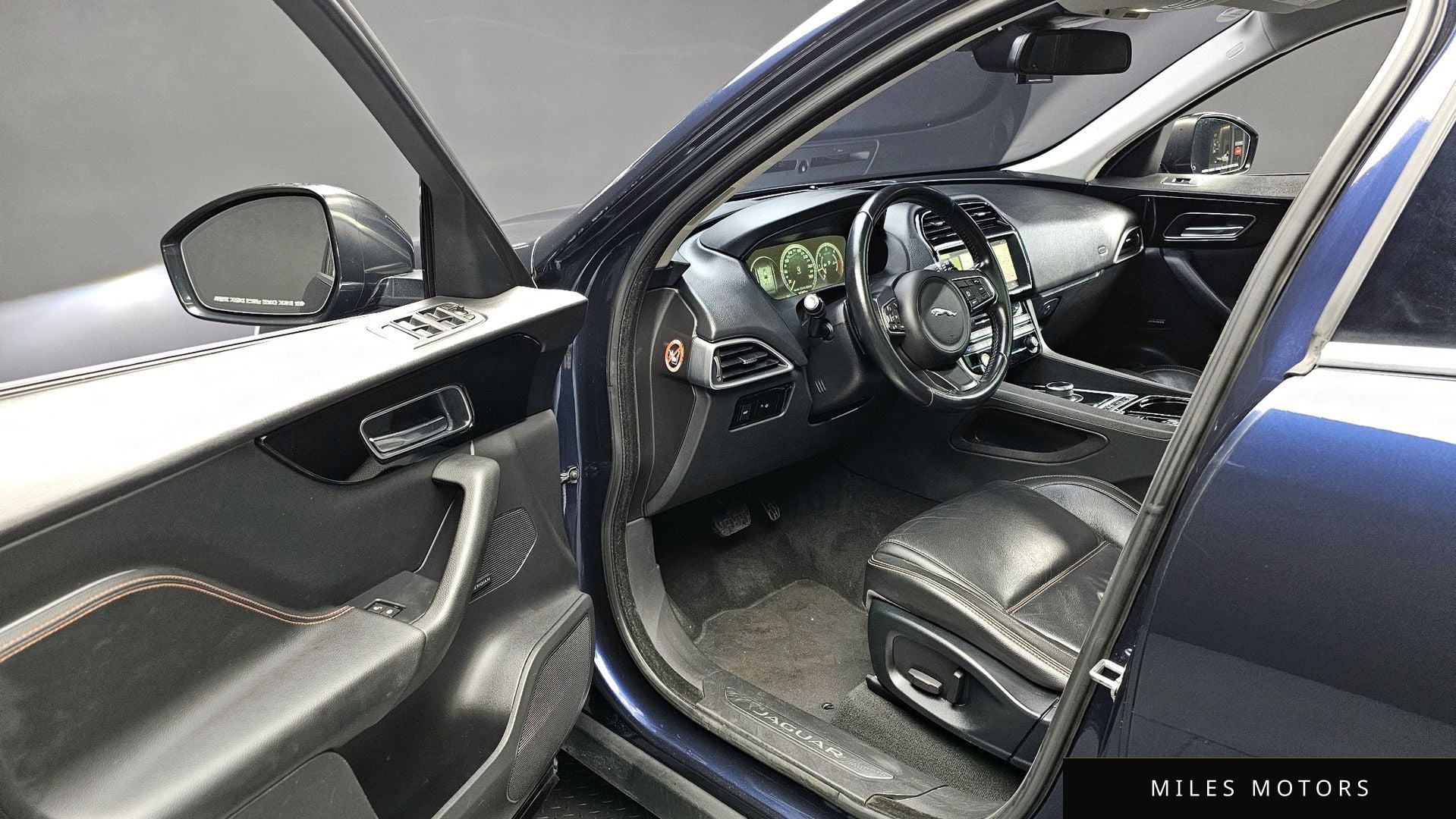 Jaguar F-PACE 2017 — миниатюра 11