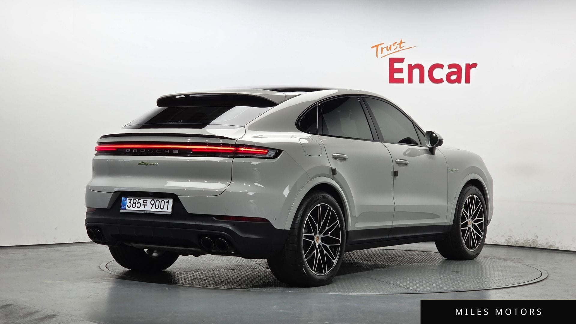 Porsche Cayenne 2025 — миниатюра 2
