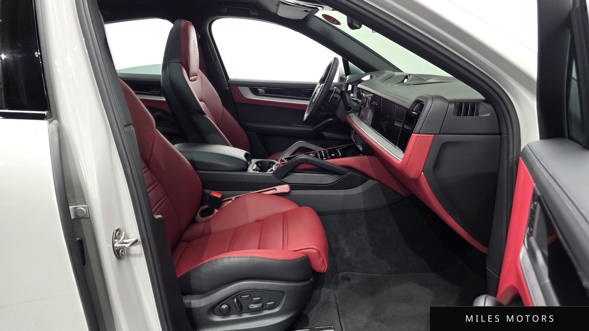 Porsche Cayenne 2025 — миниатюра 10