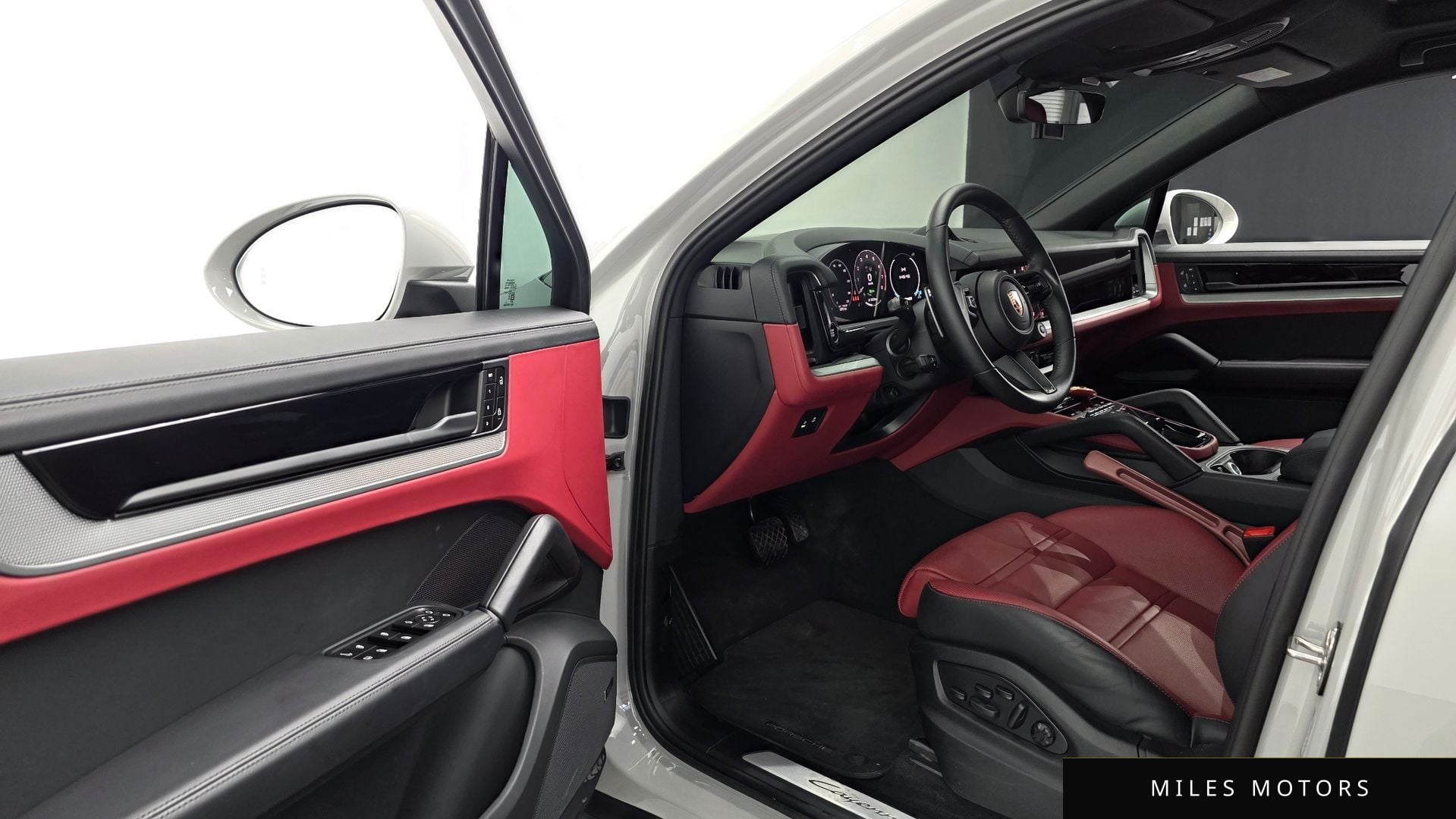 Porsche Cayenne 2025 — миниатюра 11