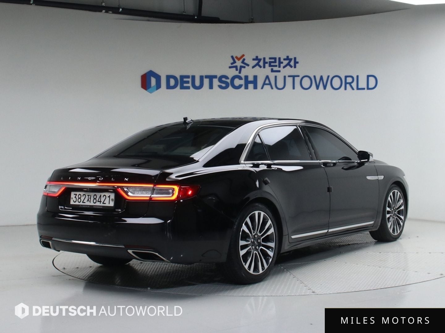 Lincoln Continental 2019 — миниатюра 2