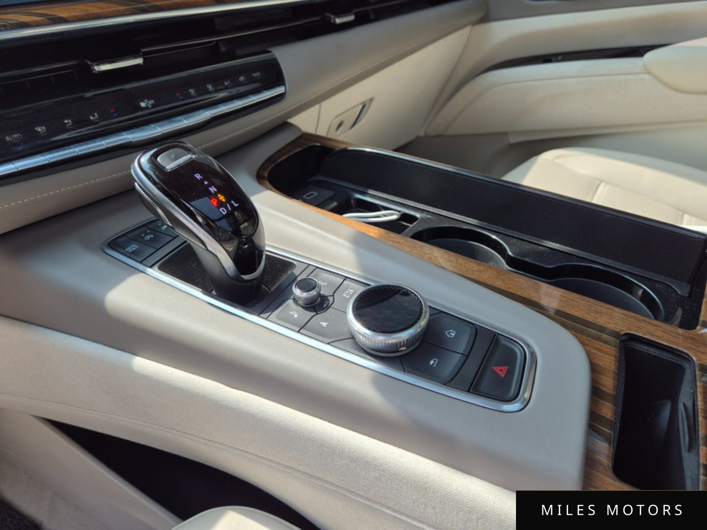 Cadillac Escalade 2021 — миниатюра 9
