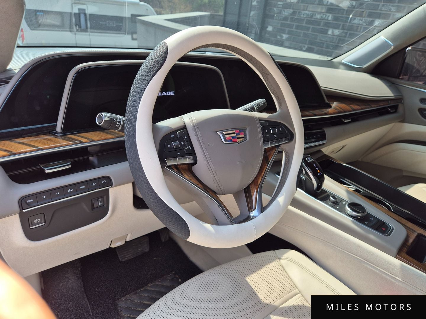 Cadillac Escalade 2021 — миниатюра 10