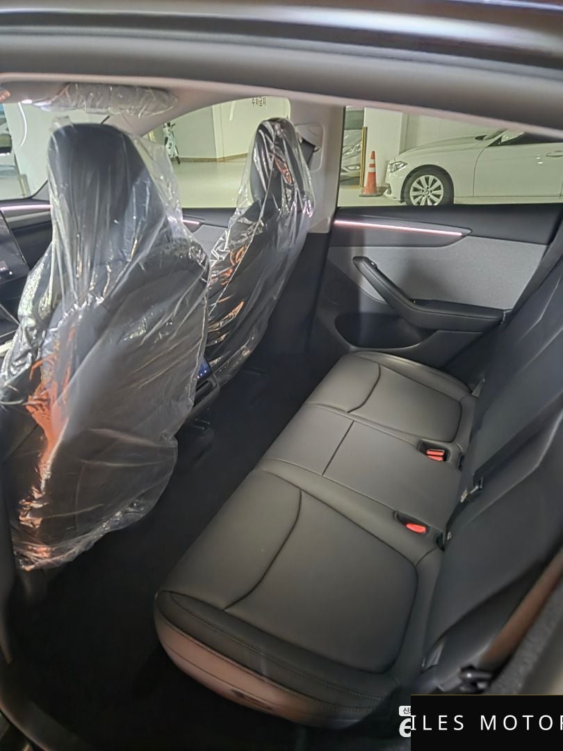 Tesla Model Y 2025 — миниатюра 3