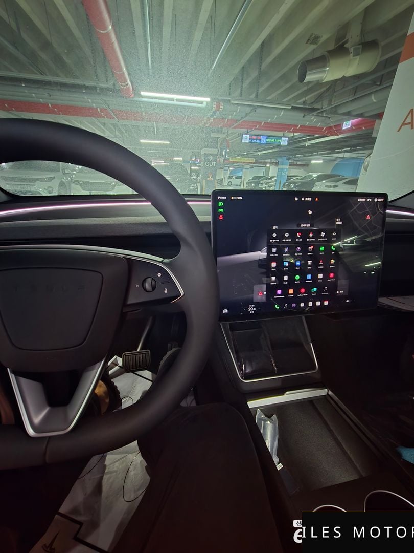 Tesla Model Y 2025 — миниатюра 5