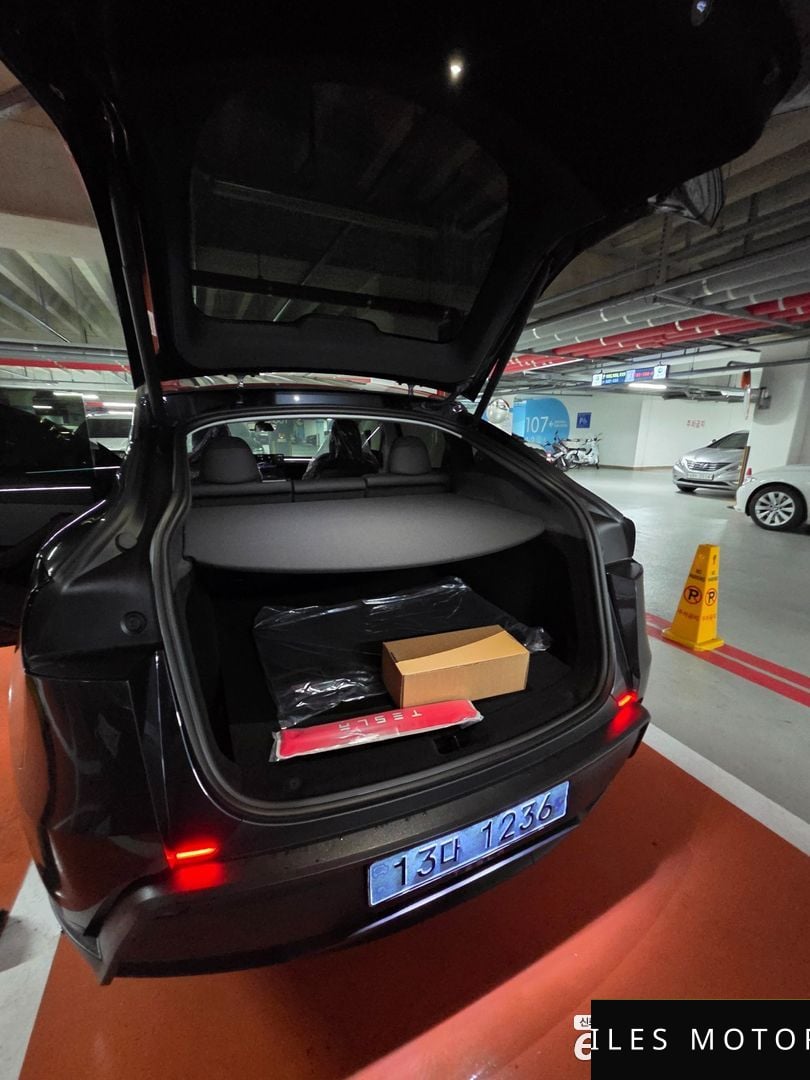 Tesla Model Y 2025 — миниатюра 7
