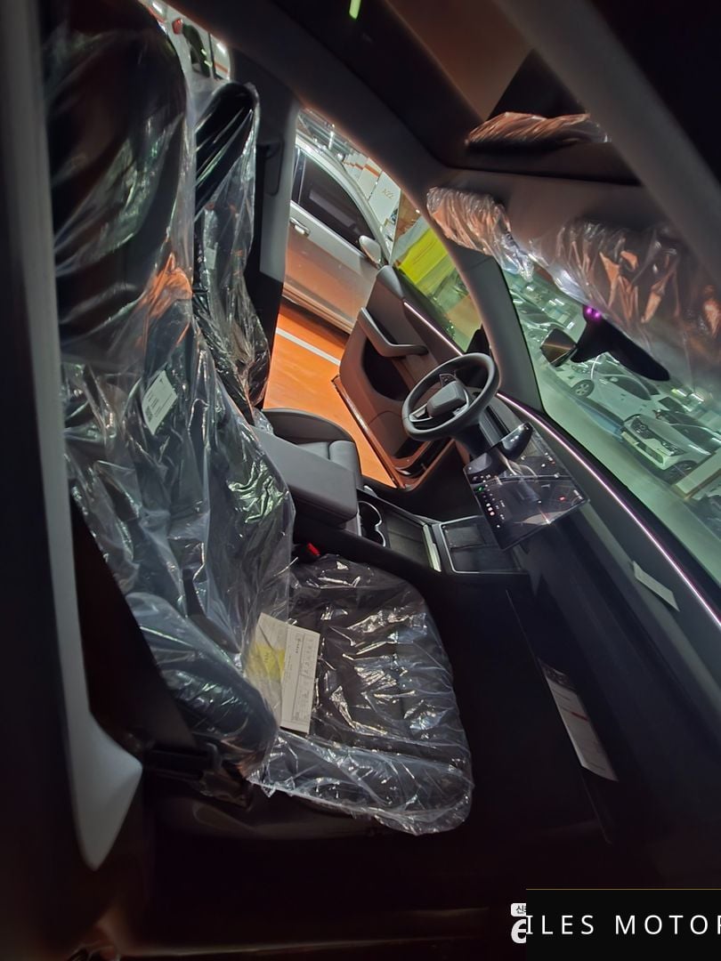 Tesla Model Y 2025 — миниатюра 8