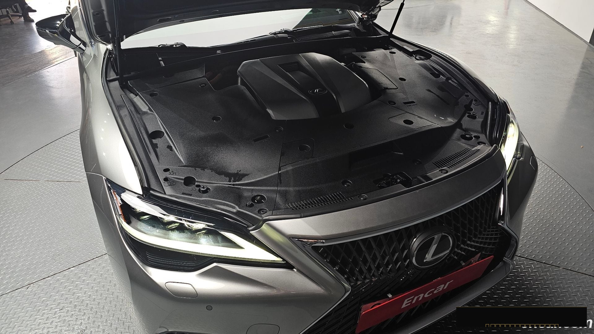 Лексус LS500h 2023 — миниатюра 6