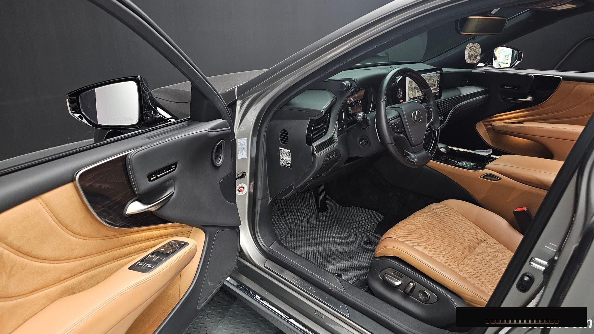 Лексус LS500h 2023 — миниатюра 11