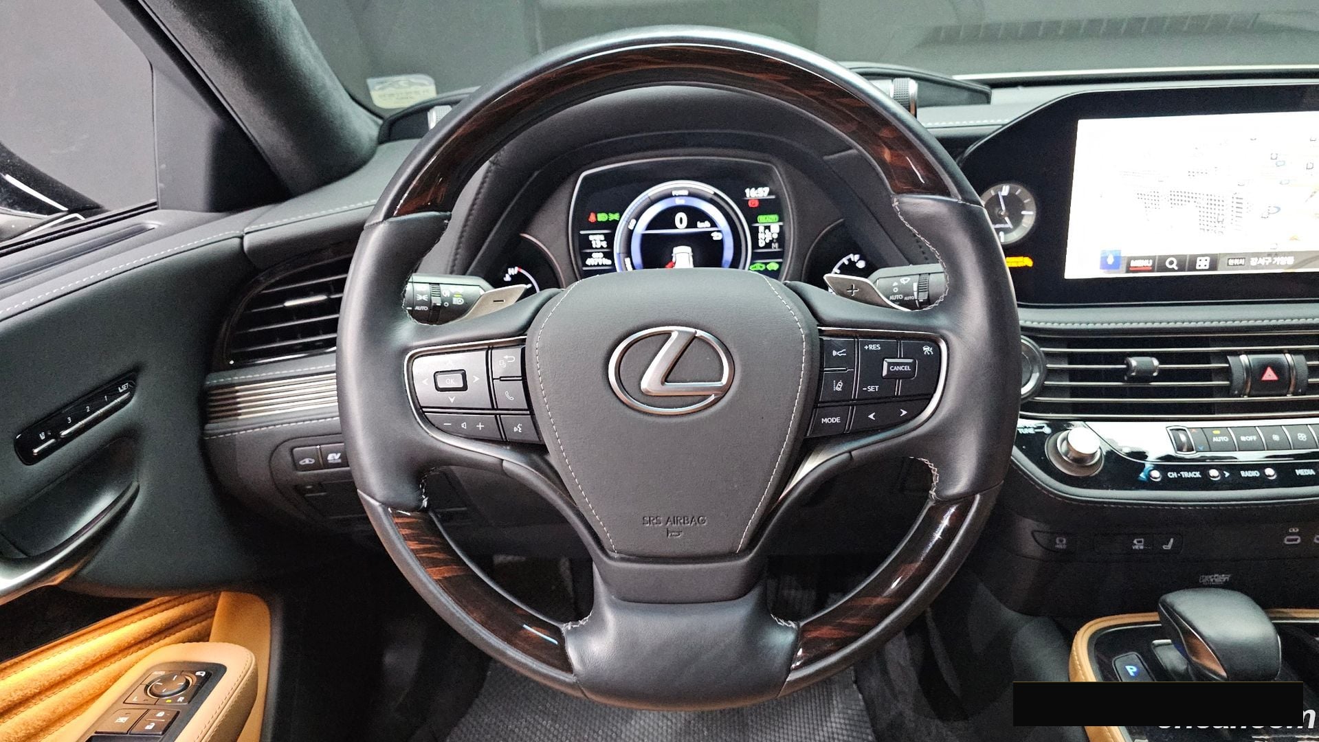 Лексус LS500h 2023 — миниатюра 13