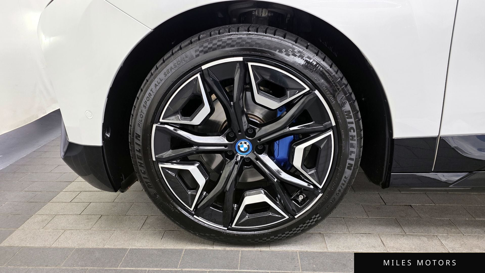 BMW iX 2022 — миниатюра 5