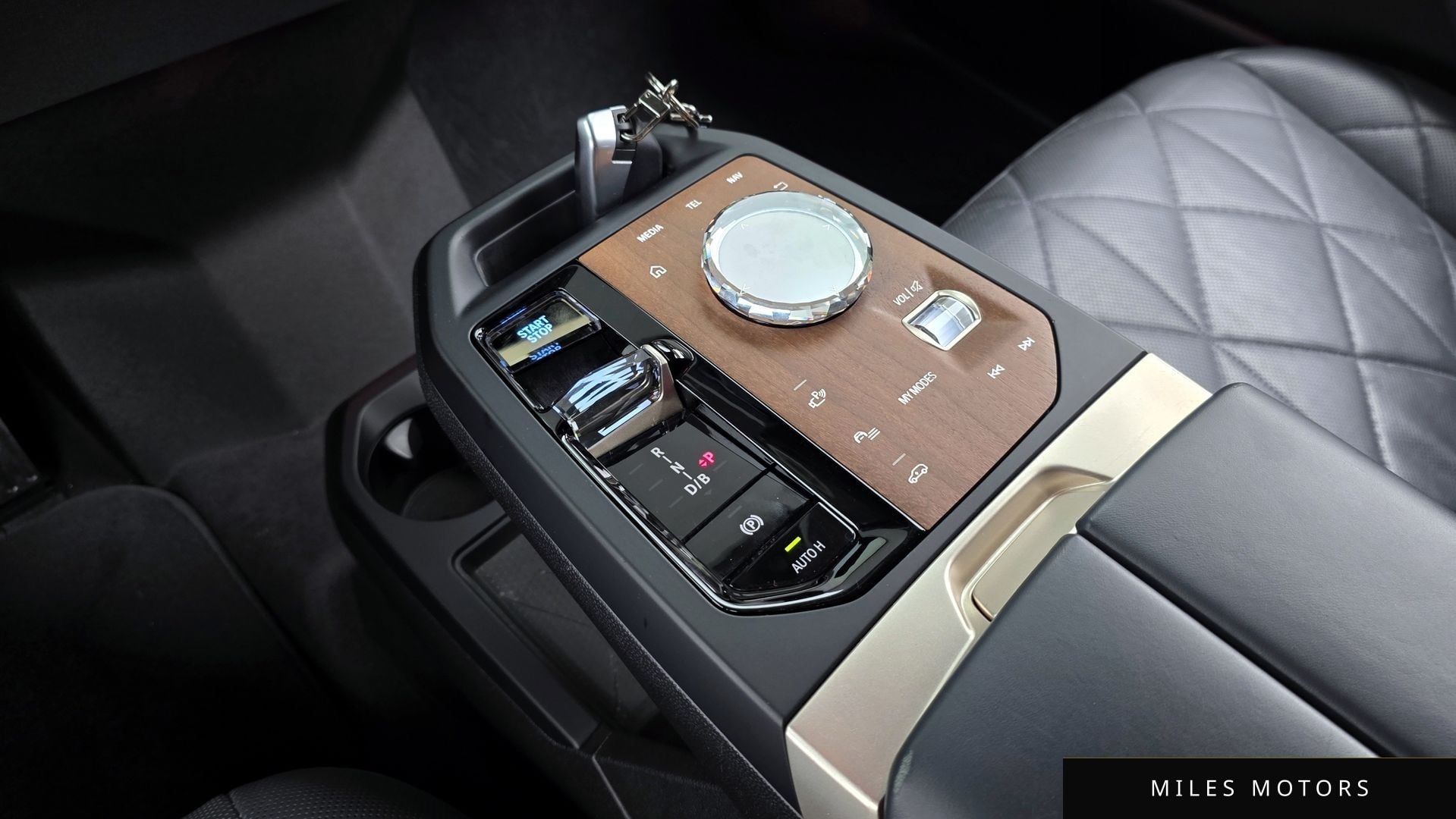 BMW iX 2022 — миниатюра 9