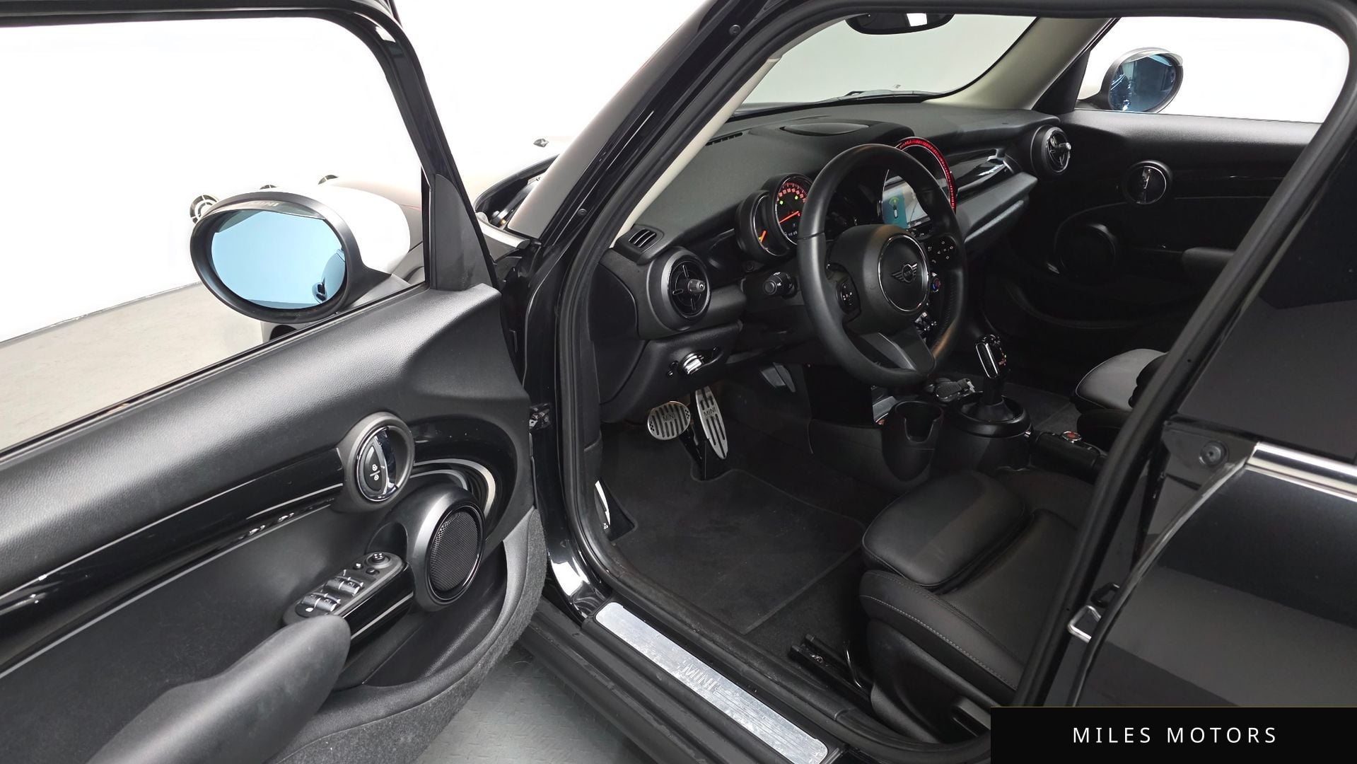 MINI Cooper 2023 — миниатюра 10