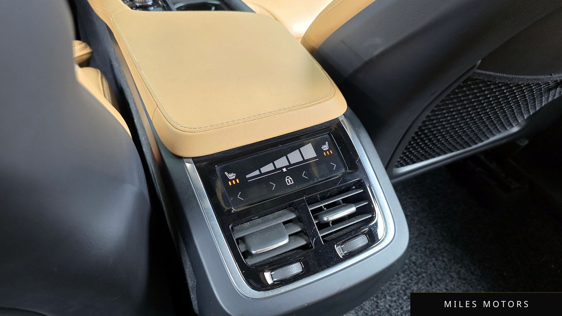 Volvo XC90 2023 — миниатюра 18