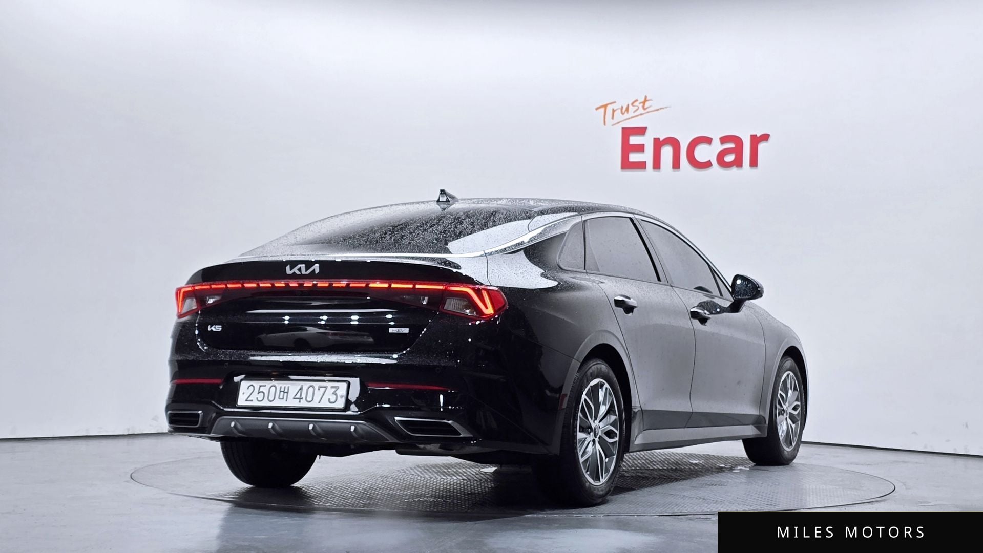 Kia K5 하이브리드 2023 — миниатюра 2