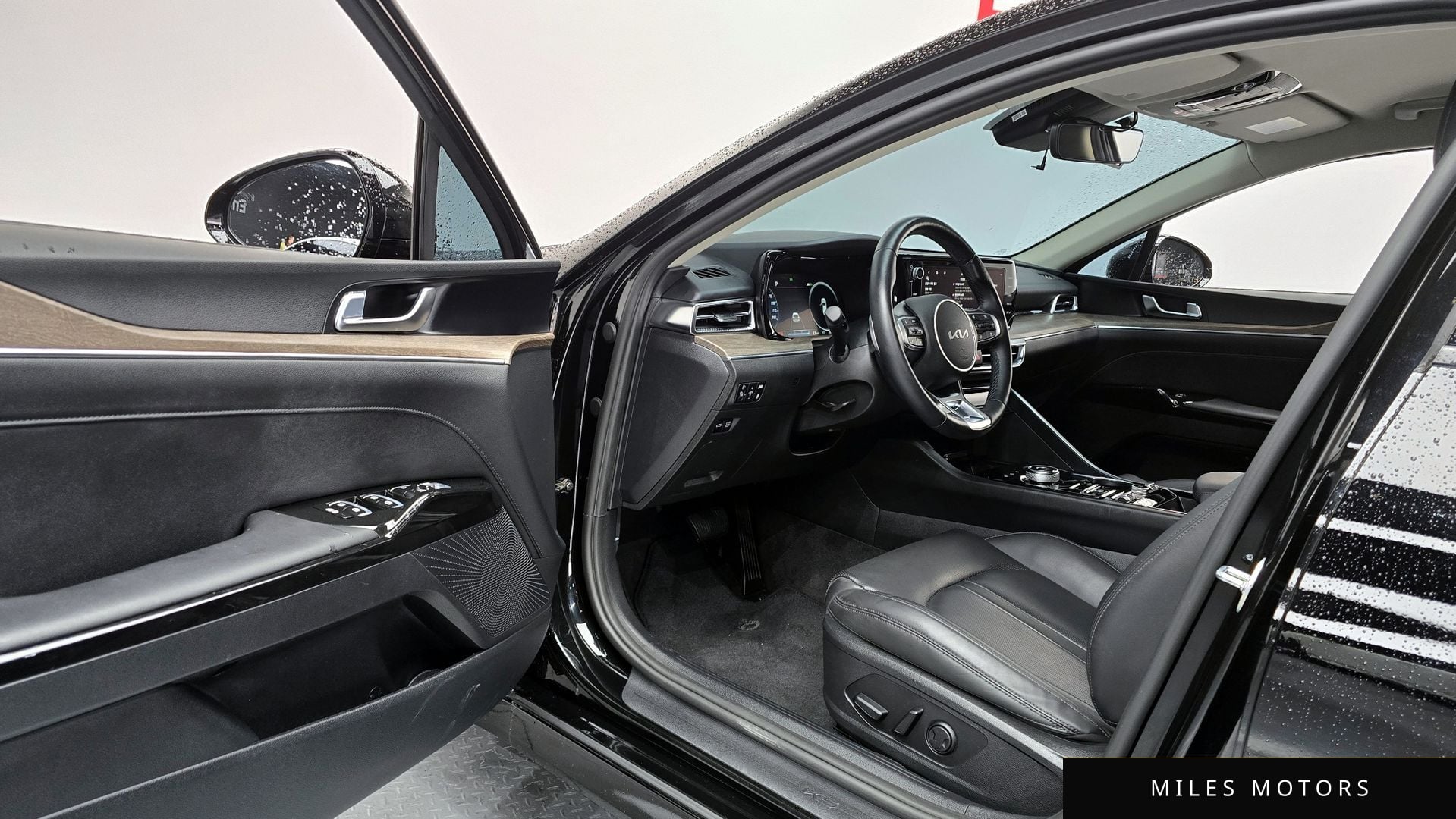 Kia K5 하이브리드 2023 — миниатюра 11