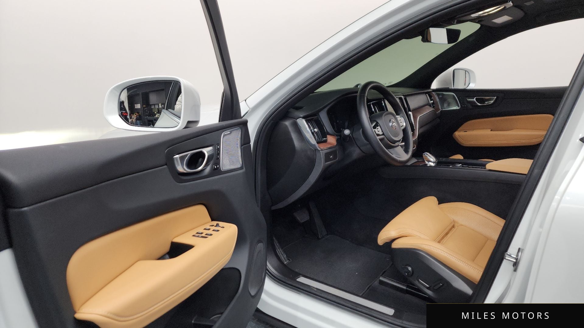 Volvo XC60 2023 — миниатюра 10