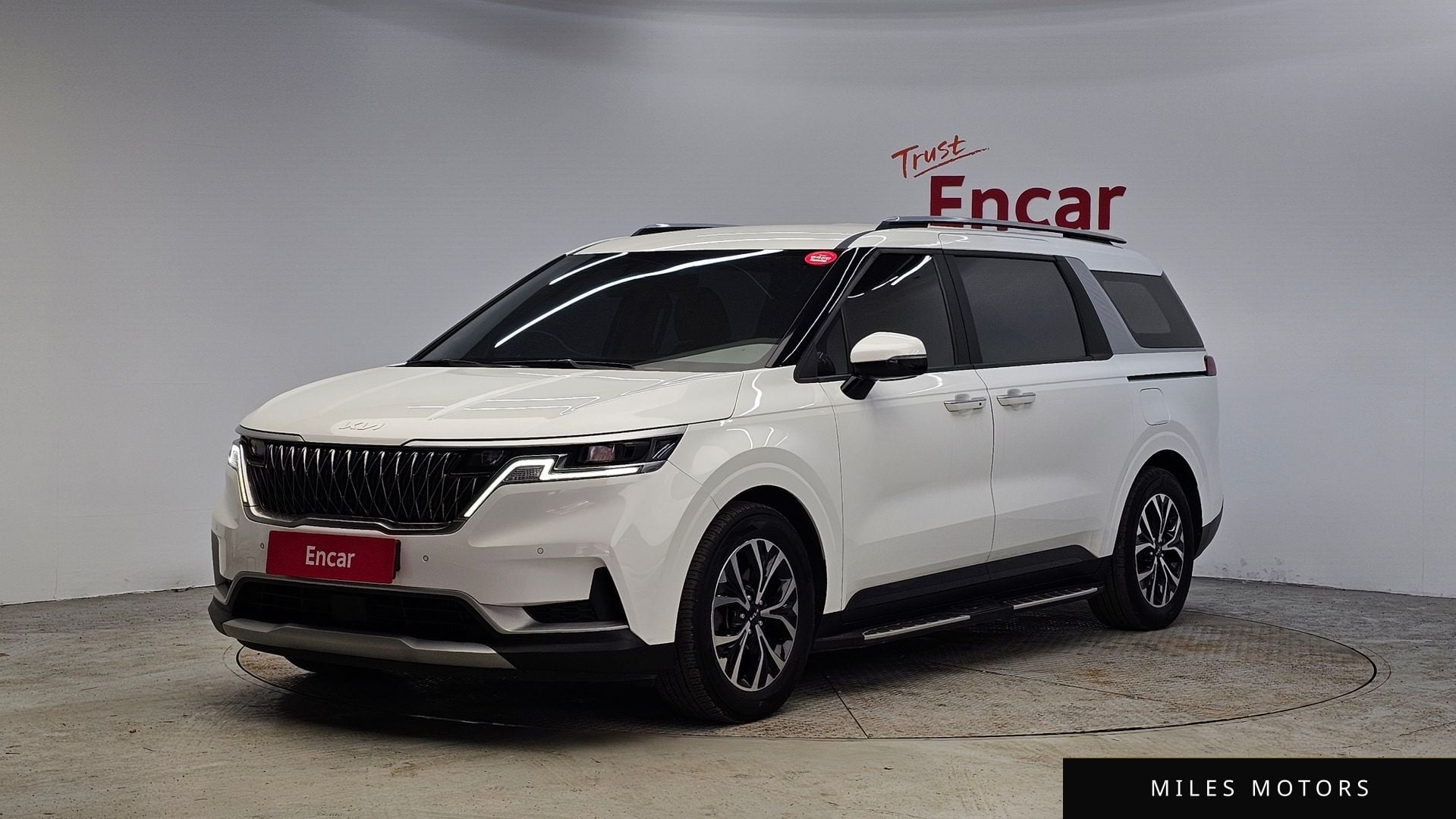 Kia Carnival 2023 — фото 1 из 12