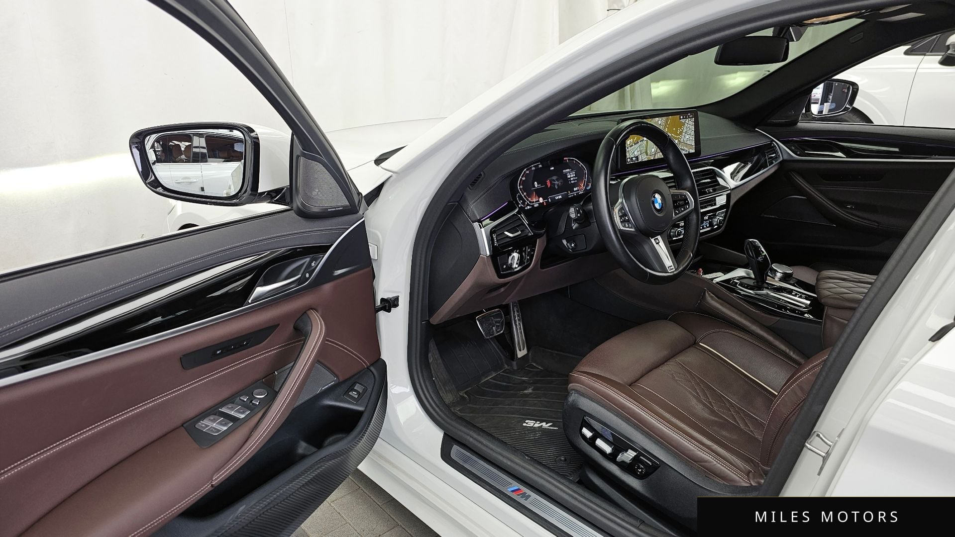 BMW 5 Series (G30) 2023 — миниатюра 10