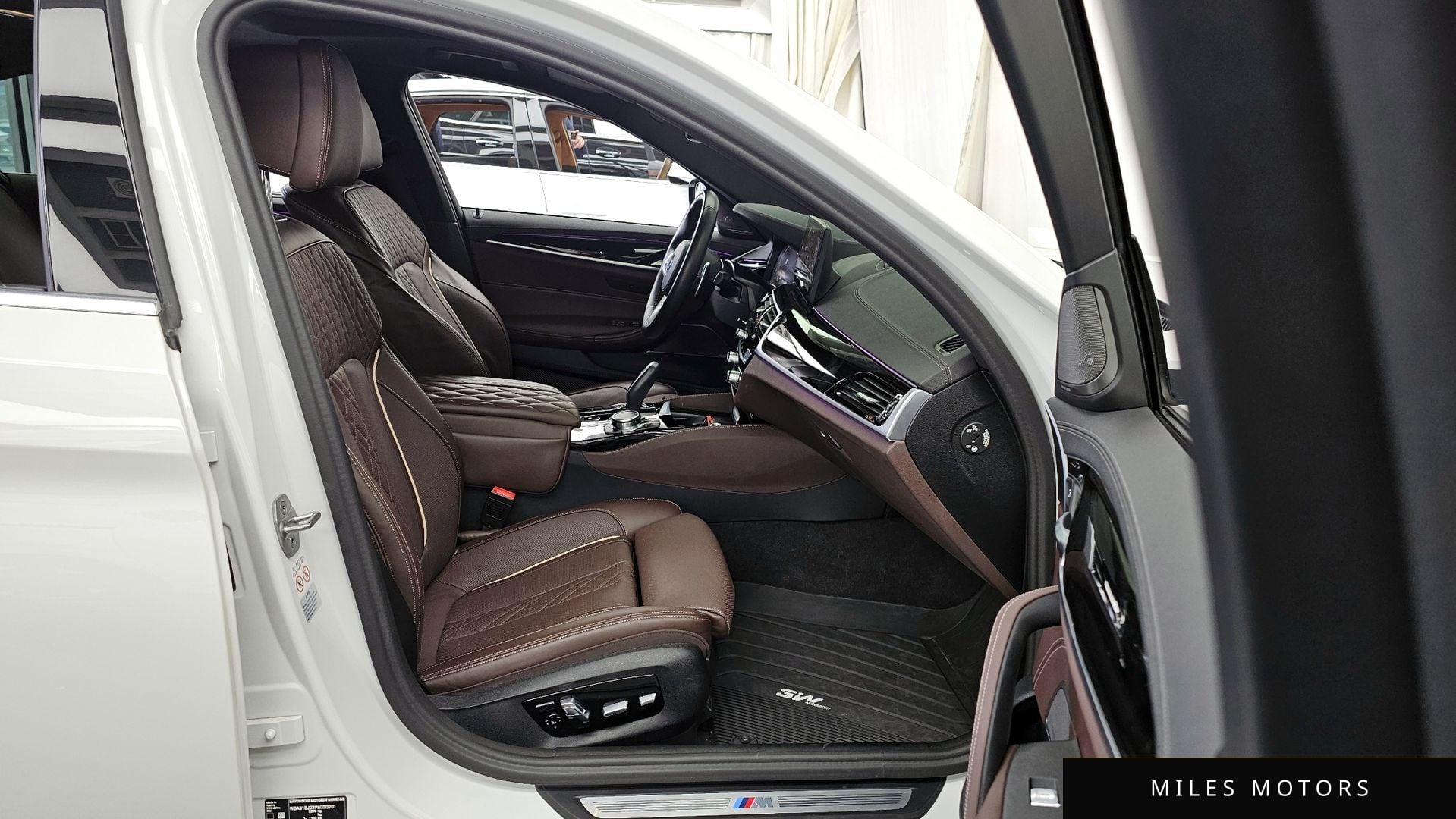 BMW 5 Series (G30) 2023 — миниатюра 11