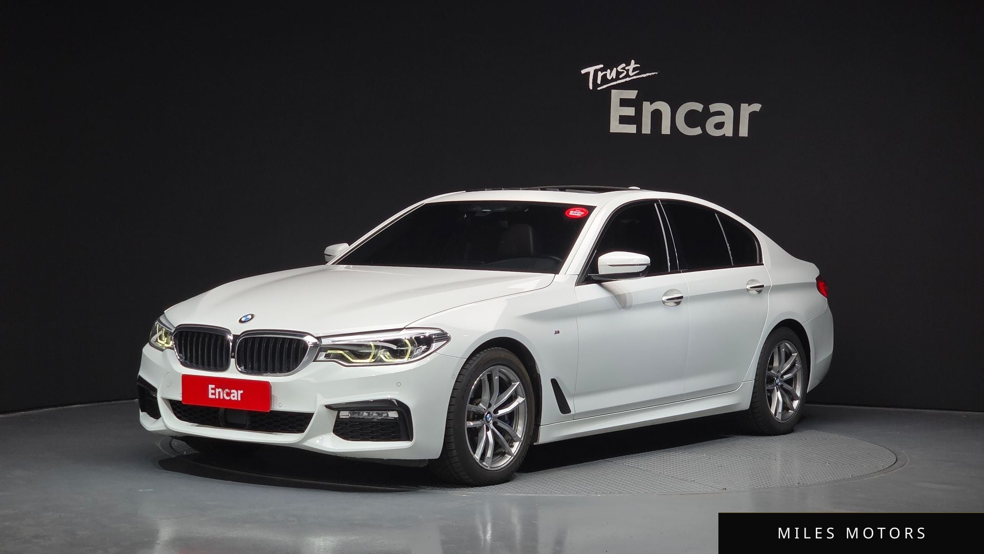 BMW 5 Series (G30) 2017 — фото 1 из 12
