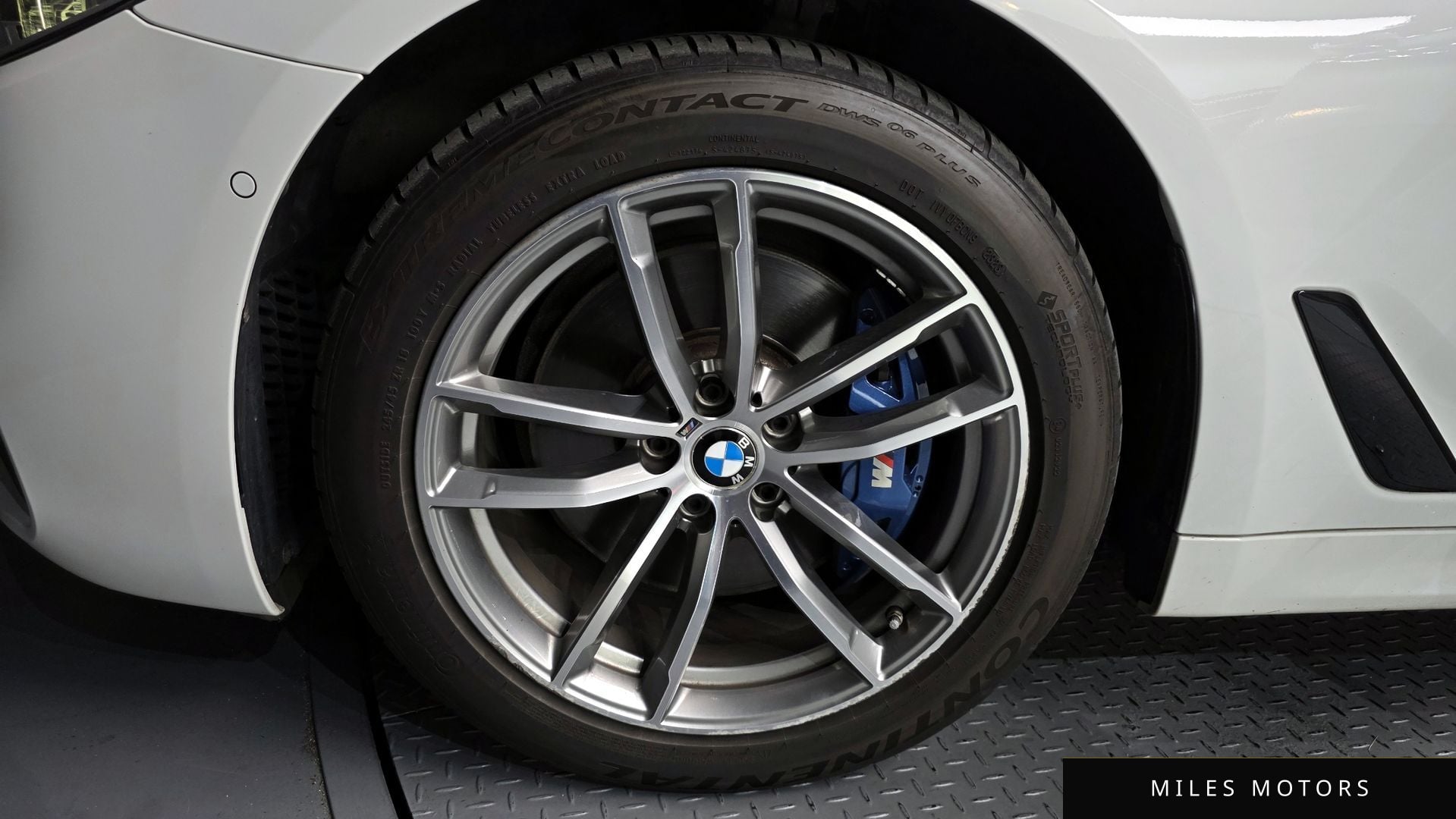 BMW 5 Series (G30) 2017 — миниатюра 5