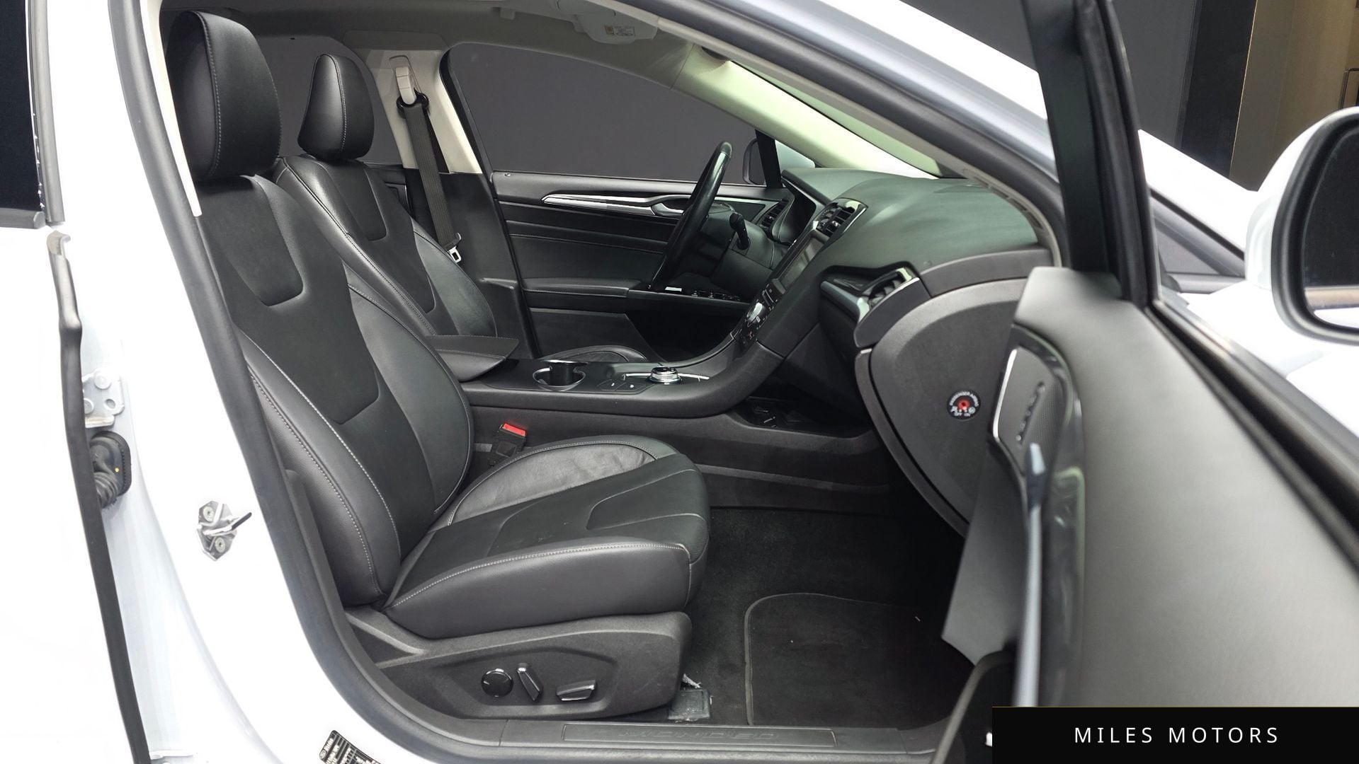 Ford Mondeo 2020 — миниатюра 11