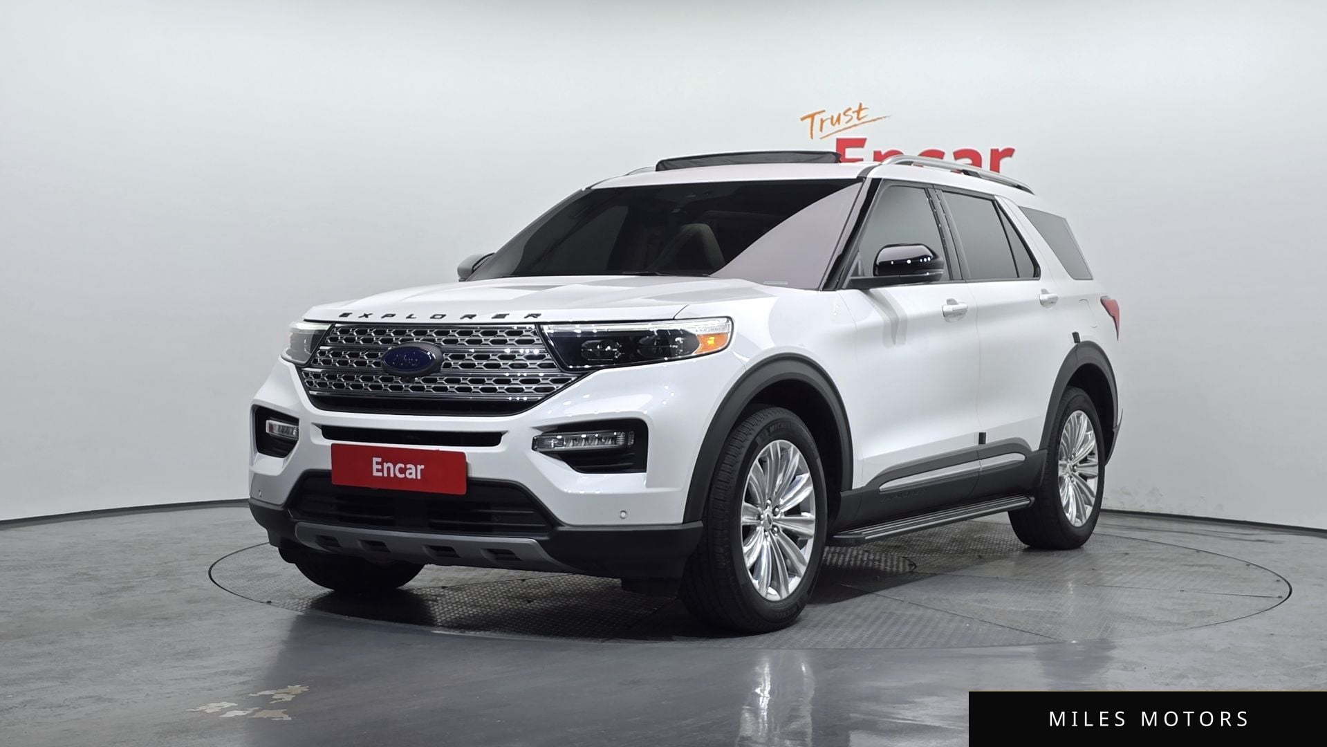 Ford Explorer 2021 — фото 1 из 12
