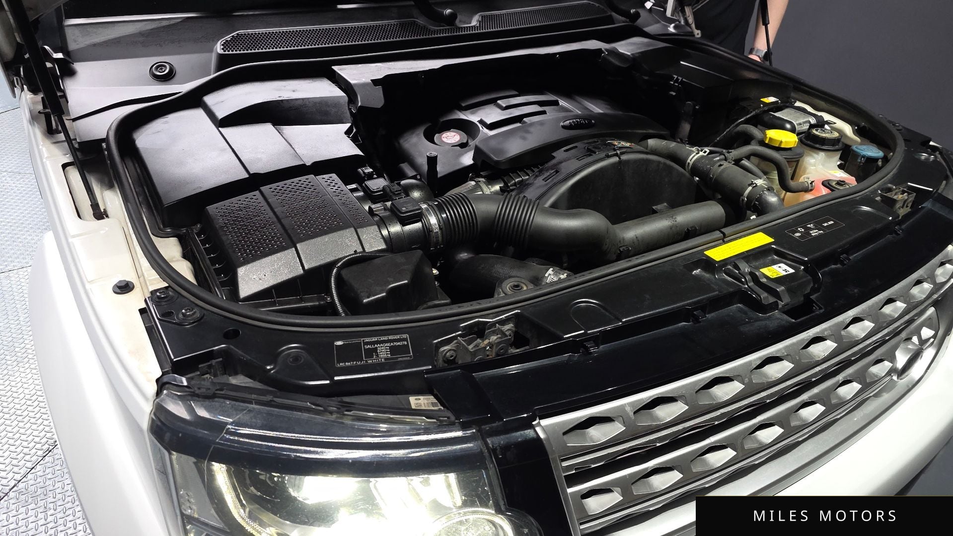 Land Rover Discovery 2014 — миниатюра 6
