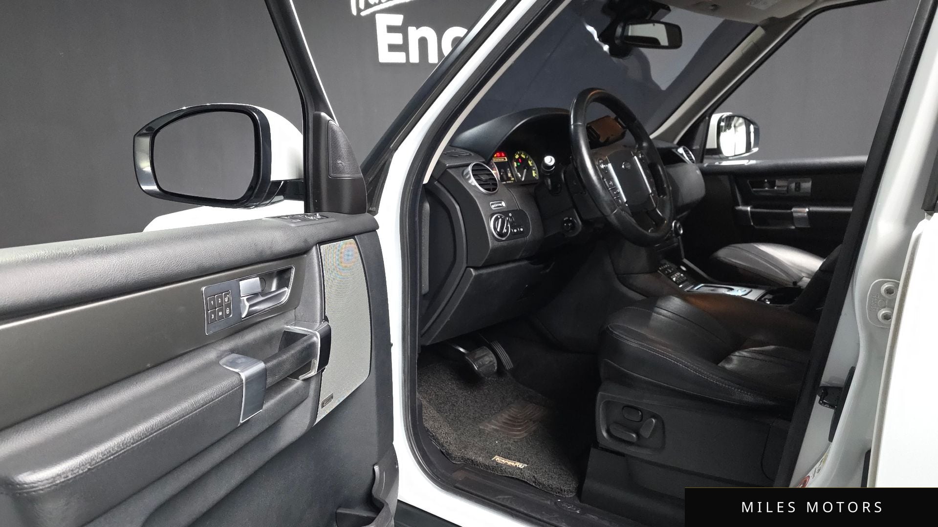 Land Rover Discovery 2014 — миниатюра 10