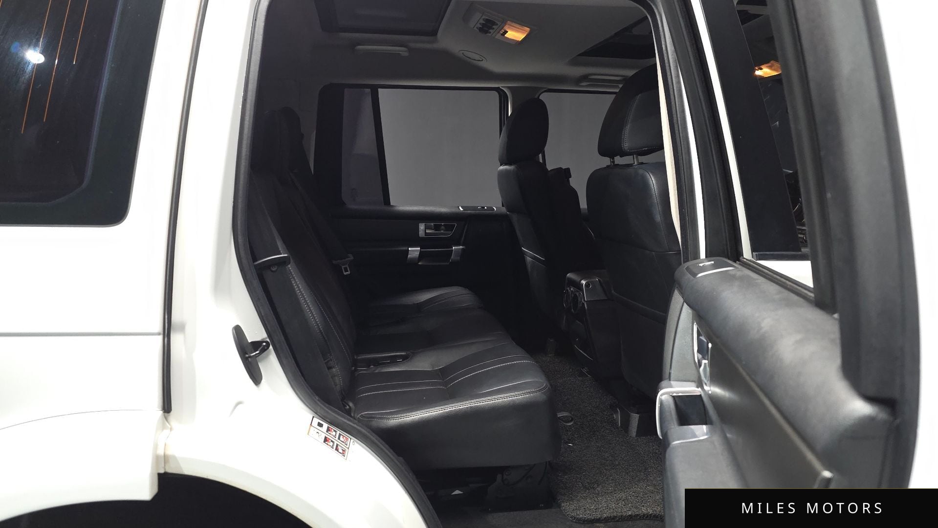 Land Rover Discovery 2014 — миниатюра 12
