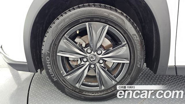 Лексус UX250h 2019 — миниатюра 5