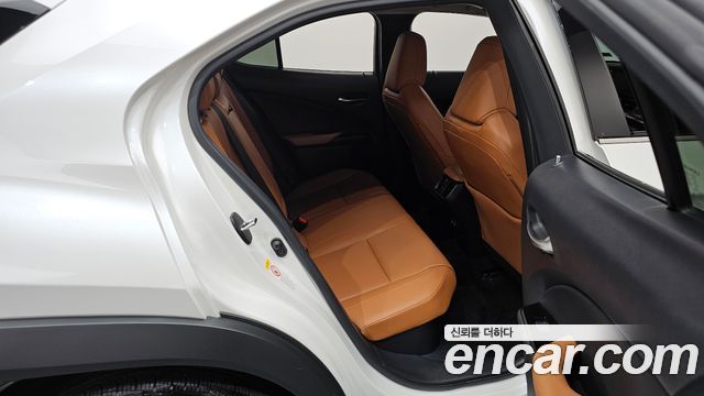 Лексус UX250h 2019 — миниатюра 12