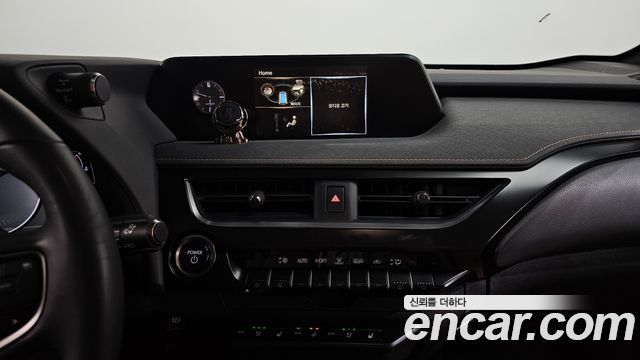 Лексус UX250h 2019 — миниатюра 14