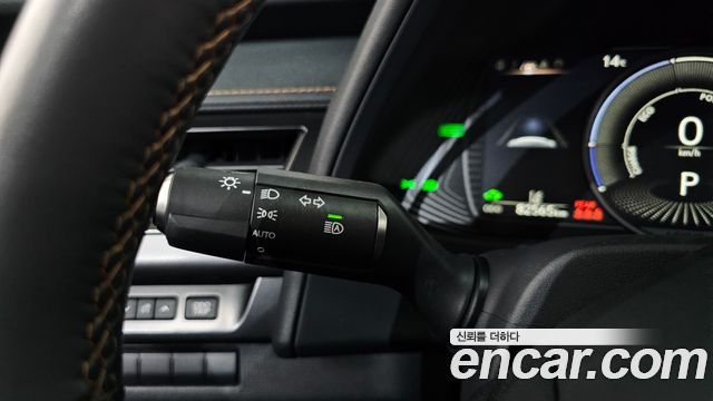 Лексус UX250h 2019 — миниатюра 17