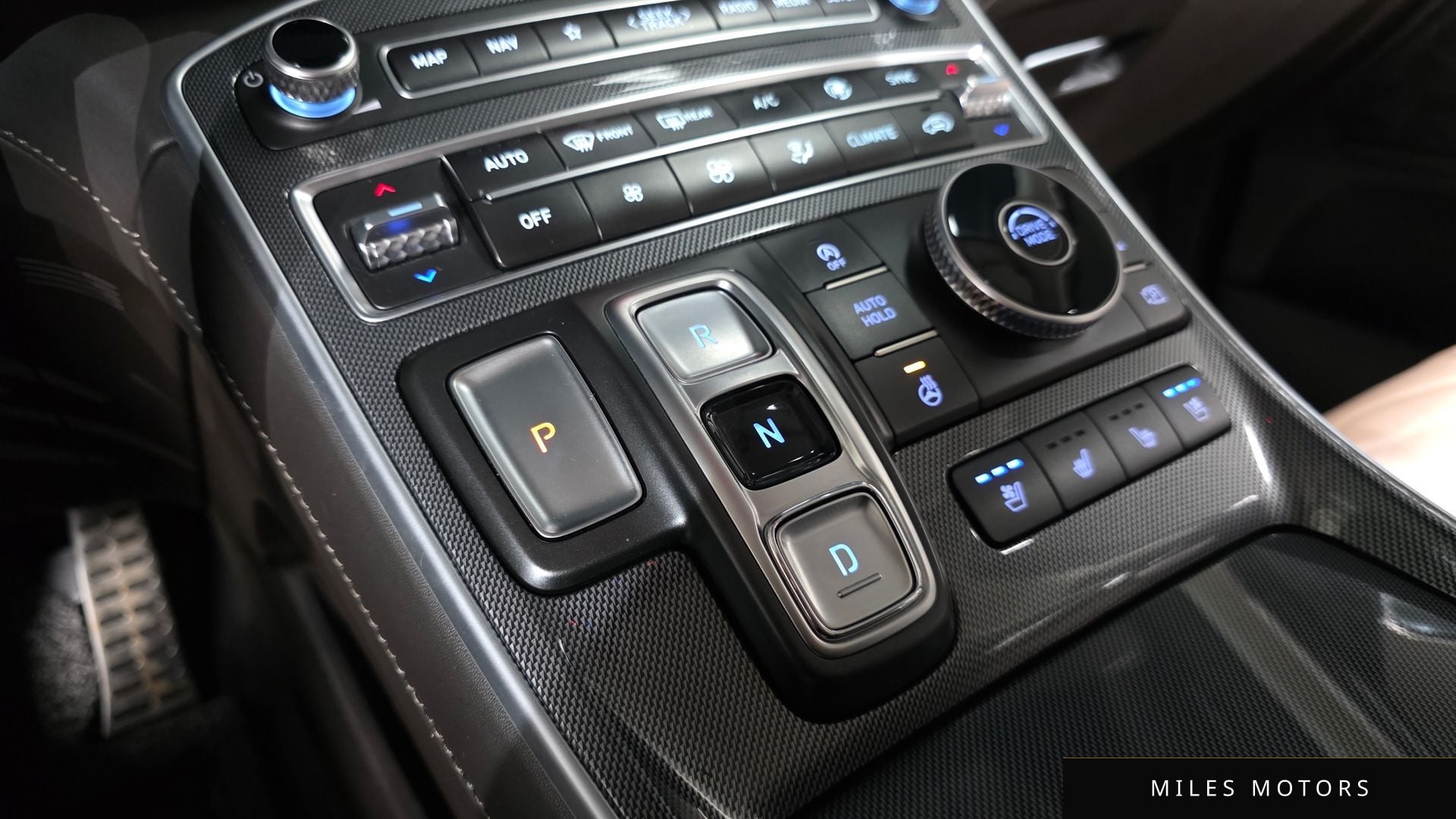 Hyundai Santafe 2022 — миниатюра 9
