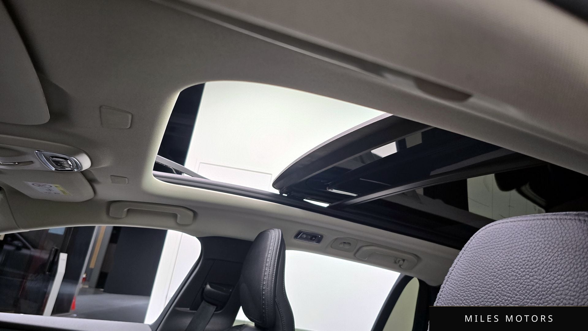 Volvo V60 크로스컨트리 2020 — миниатюра 19