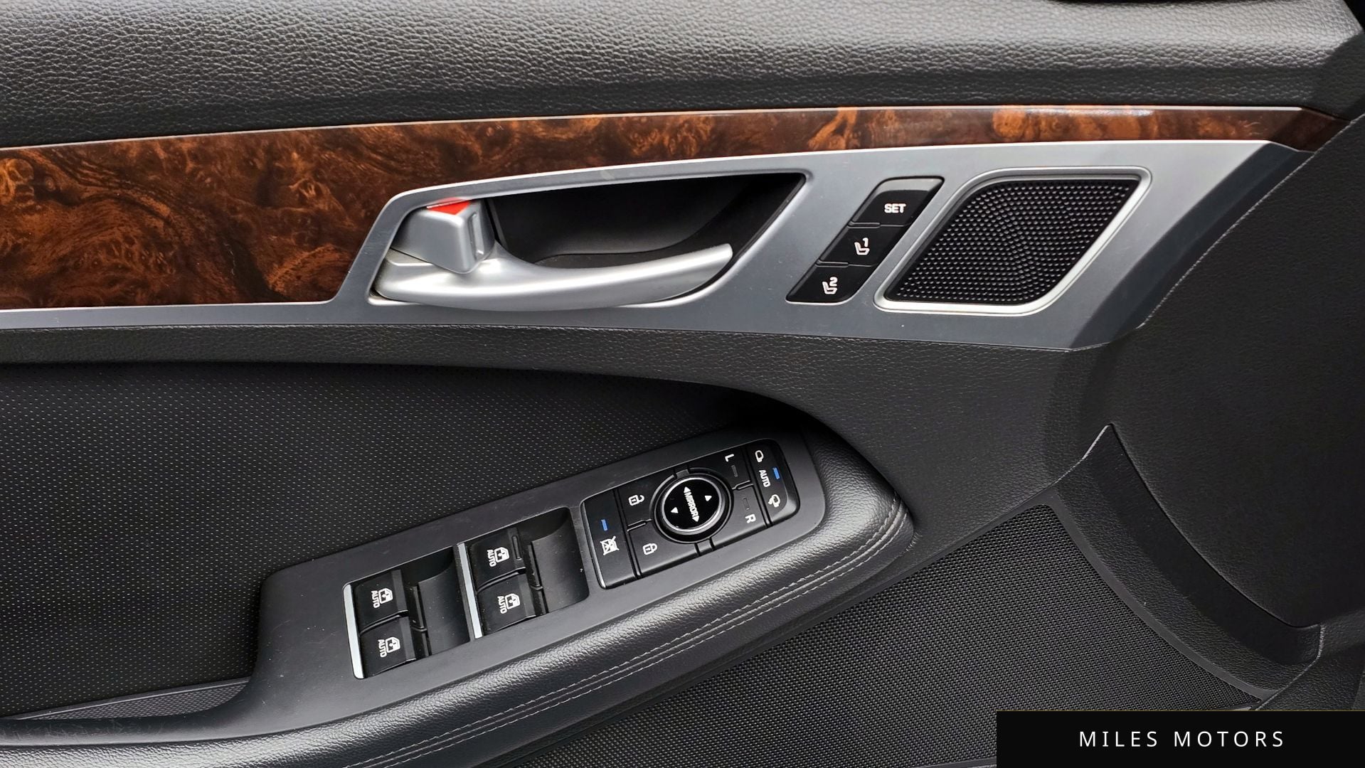 Hyundai Genesis 2016 — миниатюра 18
