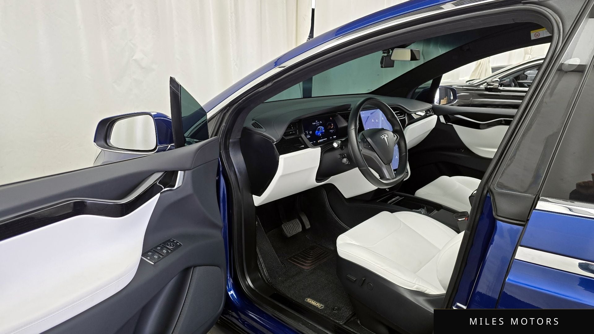 Tesla Model X 2020 — миниатюра 10