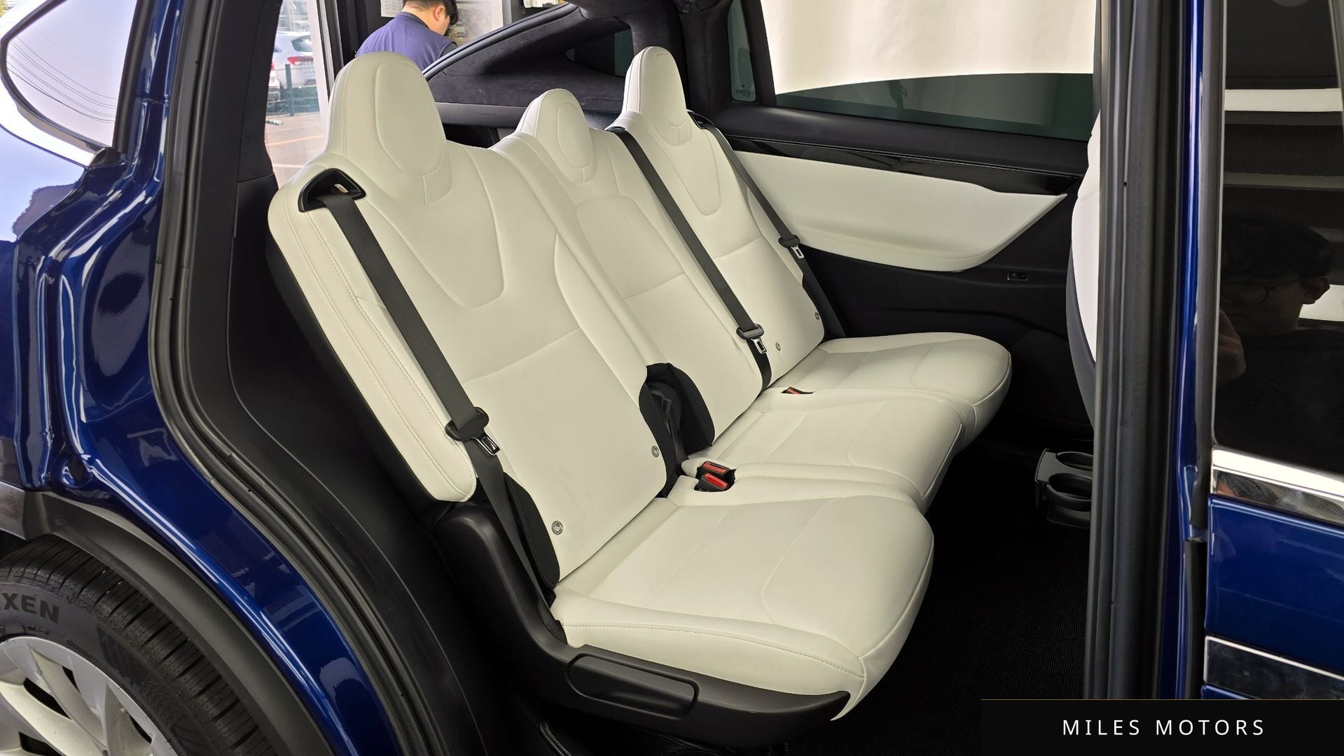 Tesla Model X 2020 — миниатюра 12