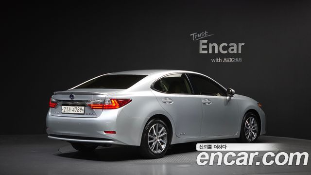 Лексус ES300h 2017 — миниатюра 2