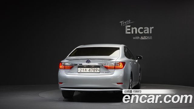 Лексус ES300h 2017 — миниатюра 4