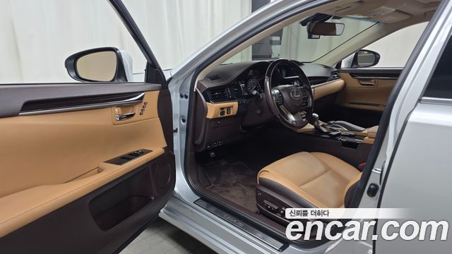 Лексус ES300h 2017 — миниатюра 10